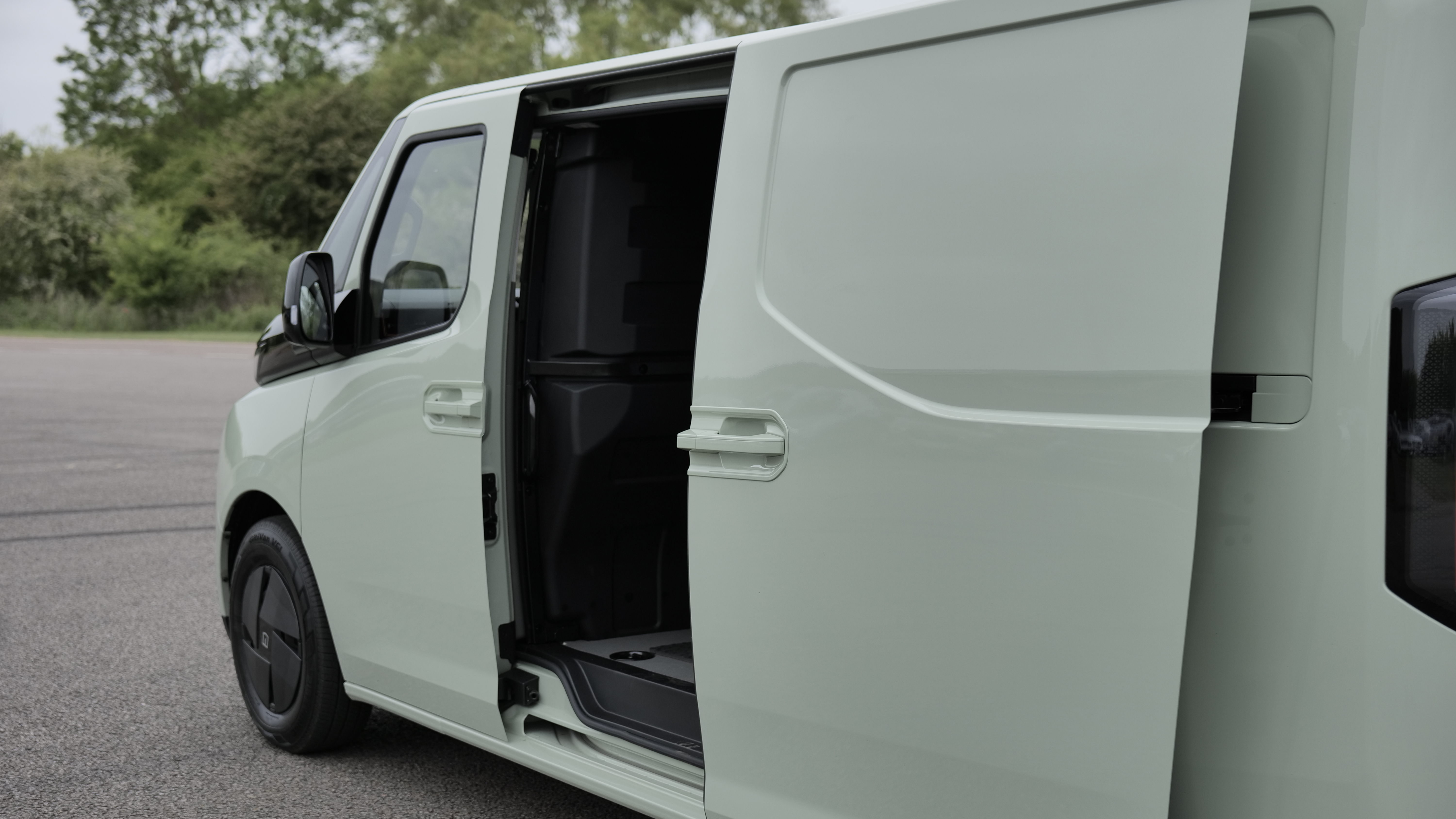 FARIZON SUPERVAN L1 ELECTRIC 170kW 67kWh Core H1 Van Auto